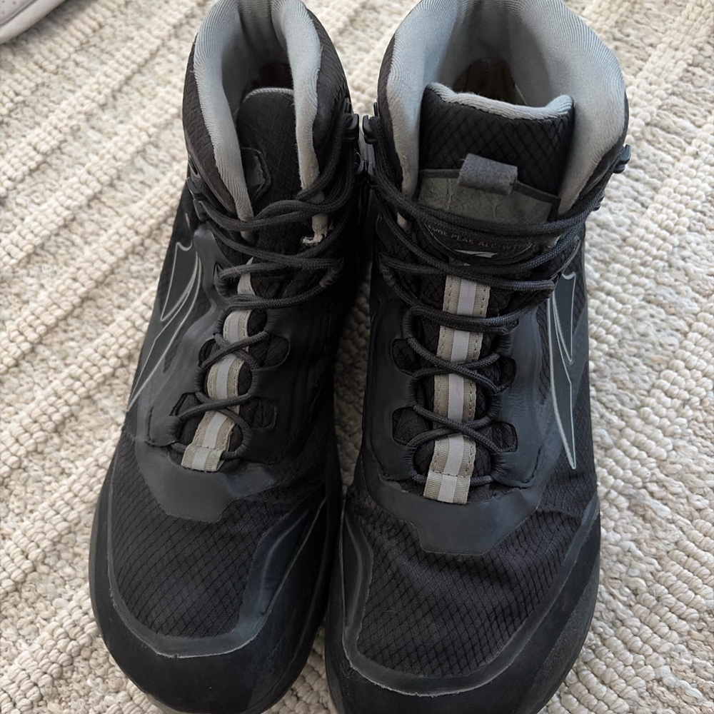 Men’s Altra Lone Peak ALL-WTHR Mid hiking shoes in black, size 11.5 (EU 46). - Picture 2 of 6